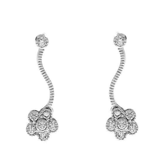 Jewelry Buffet ต่างหูรูปดอกไม้เคลือบทองคำขาว Jewelry Buffet ต่างหูรูปดอกไม้เคลือบทองคำขาว
