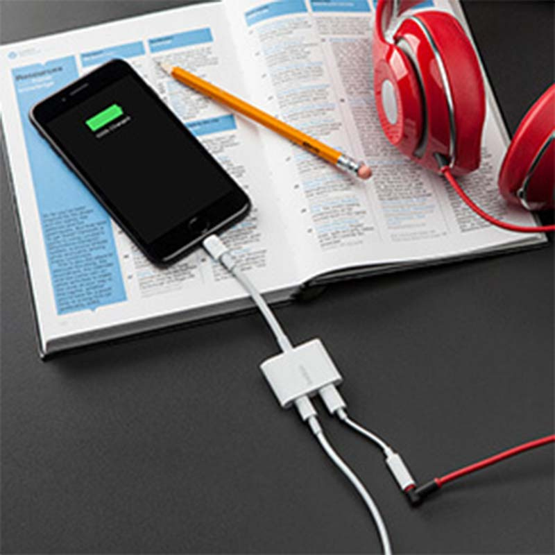 Belkin อุปกรณ์แปลงสัญญาณ (F8J198btWHT) Lightning Audio + Charge RockStar