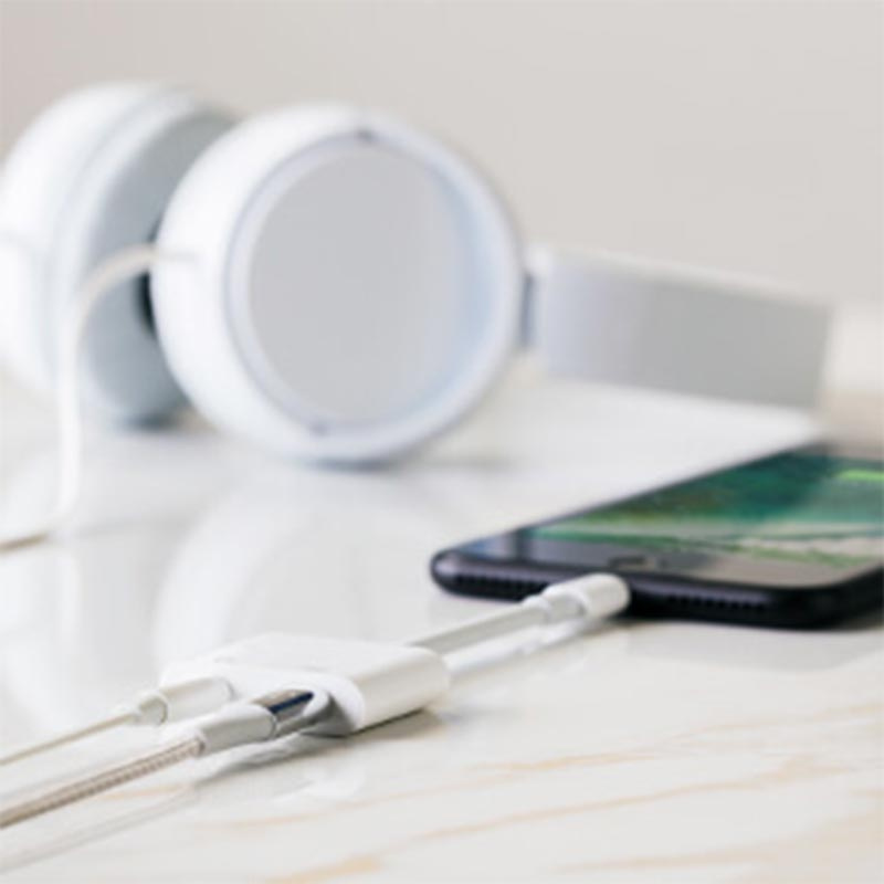 Belkin อุปกรณ์แปลงสัญญาณ (F8J212btWHT) 3.5 mm Audio + Charge RockStar