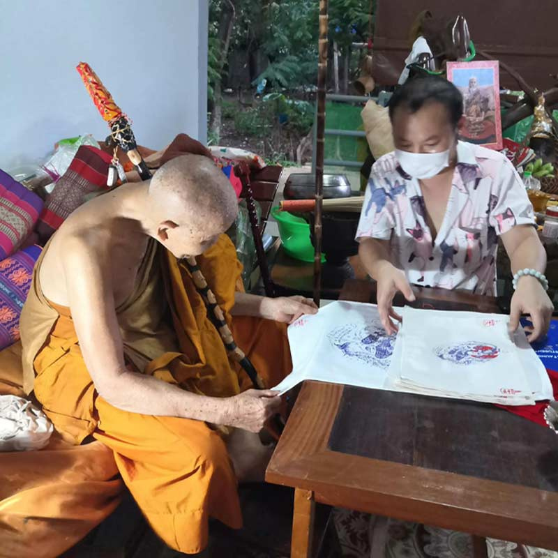 ผ้ายันต์พระแม่ธรณี กลาง ปั๊มลายมือหลวงปู่เจ