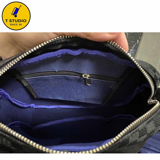 KL POLO กระเป๋าสะพายทรงตั้งลายตาราง ขนาด 10 นิ้ว KL POLO กระเป๋าสะพายทรงตั้งลายตาราง ขนาด 10 นิ้ว